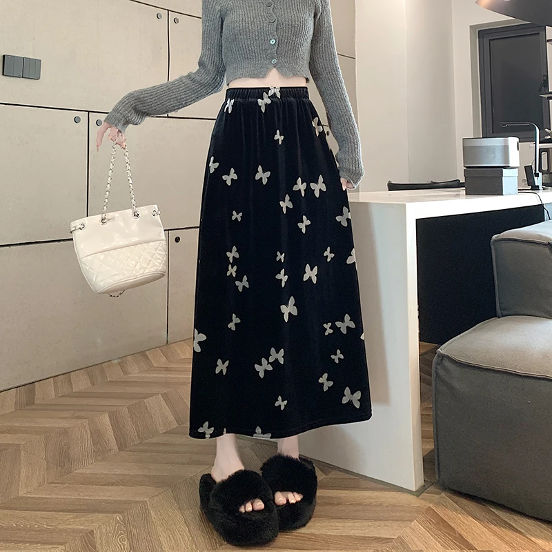 

Black velvet midi skirt for women in autumn, high waist A-line skirt, long skirt, big swing umbrella skirt
