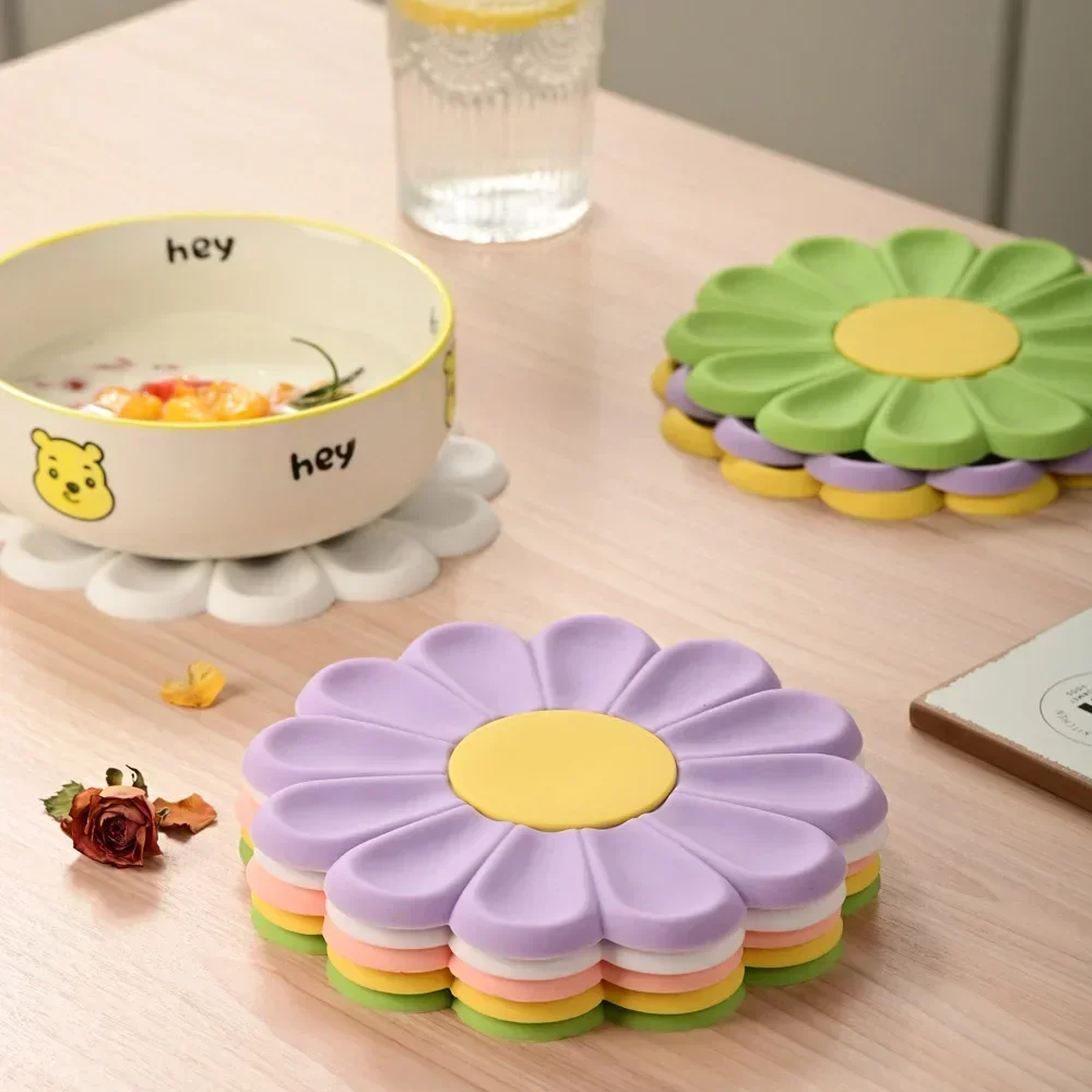 Coaster de silicone em forma de margarida, mesa de cozinha, resistente ao calor, anti-escaldante, copo, talheres, decoração de mesa