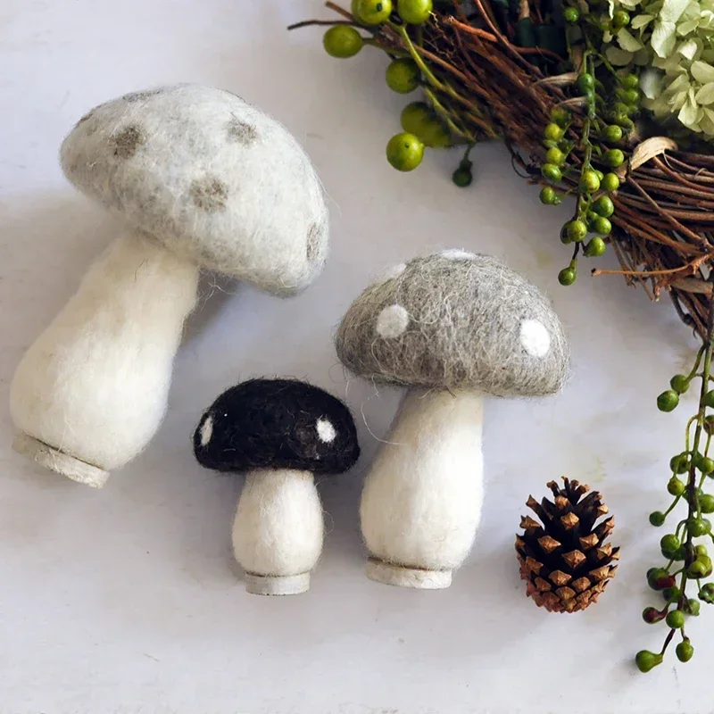 grandi funghi in feltro/fatto a mano/grigio e nero/regalo per Natale/compleanno/arredamento del giardino/arredamento della tavola di