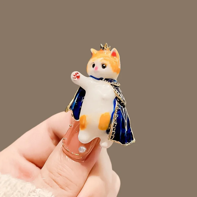 Cute Cartoon Cat King Enamel Brooch Animal Pin 2 Colors Backpack Bag Badge Fashion Jewelry Accessories Gift