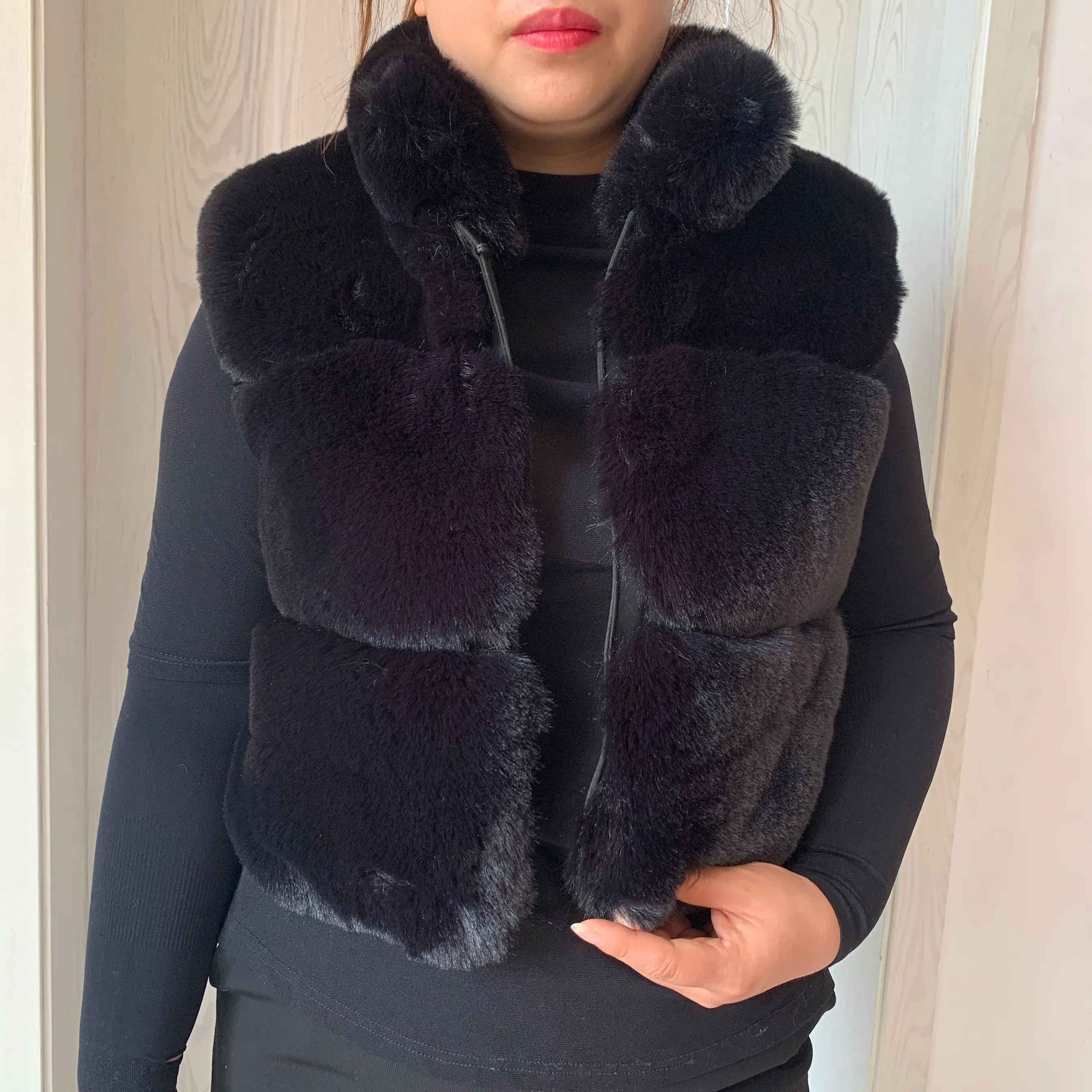 2023 new Women\'s faux fur vest short plus stand collar fashion autumn-winter women fur vest fluffy artificial fur jacket