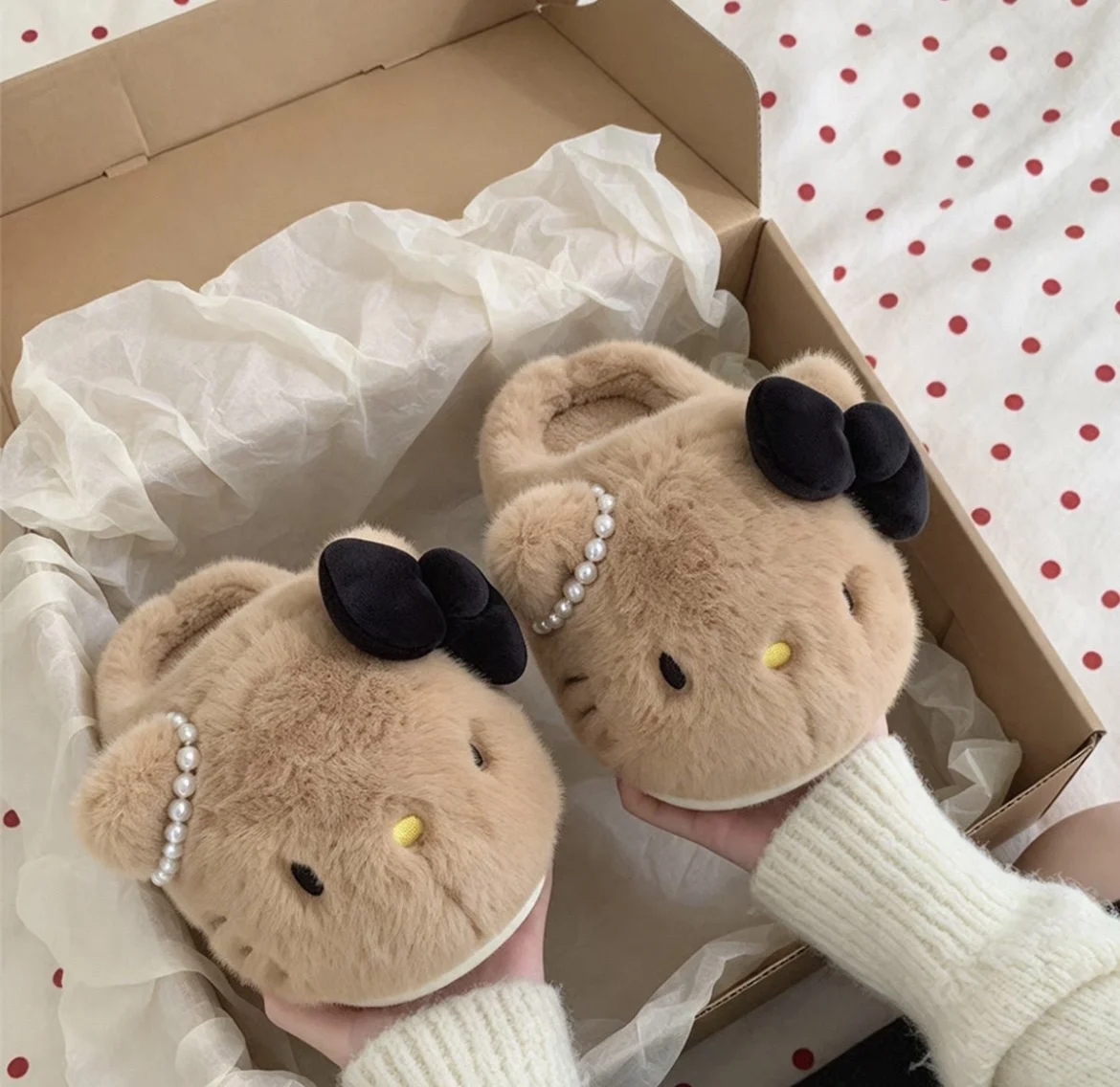 Sanrio Hello Kitty Aardbei Pluche Herfst Winter Warme Slippers Meisjes Dagelijkse Huisslippers TPR Antislipzool Schattige Huisslippers