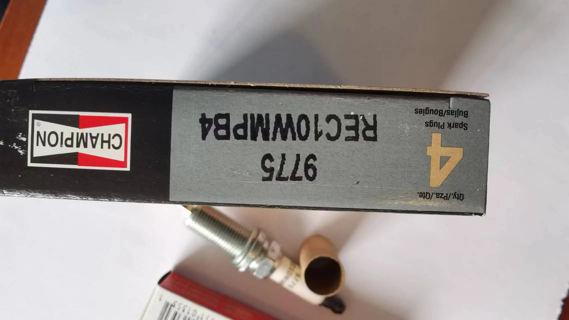 4PCS 9775/REC10WMPB4 SPARK PLUG CHAMPION BRAND COMPASS 2.4