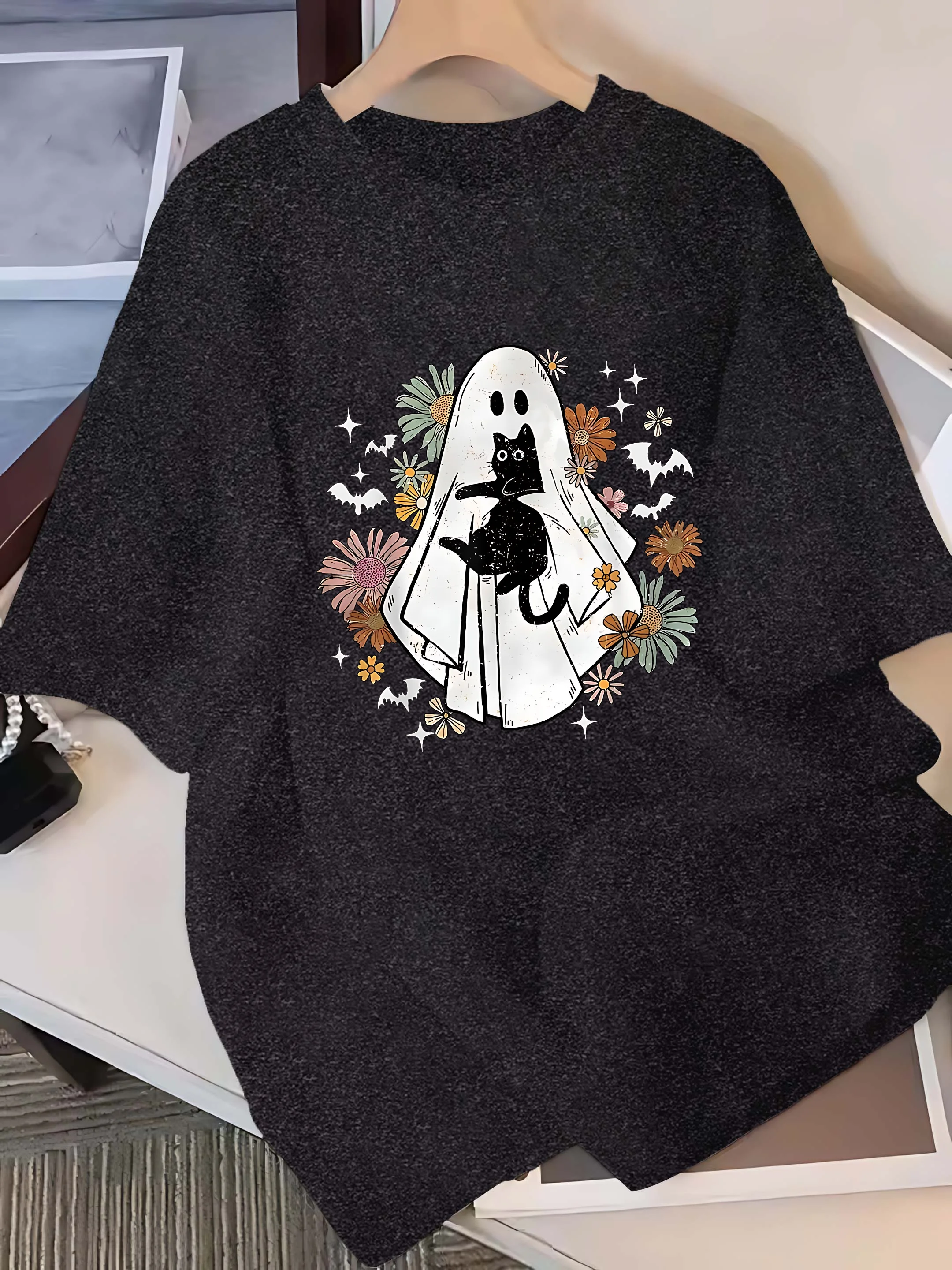 Kaus Grafis Halloween Ghost & Black Cat Ukuran Besar - Lengan Pendek Enam Warna