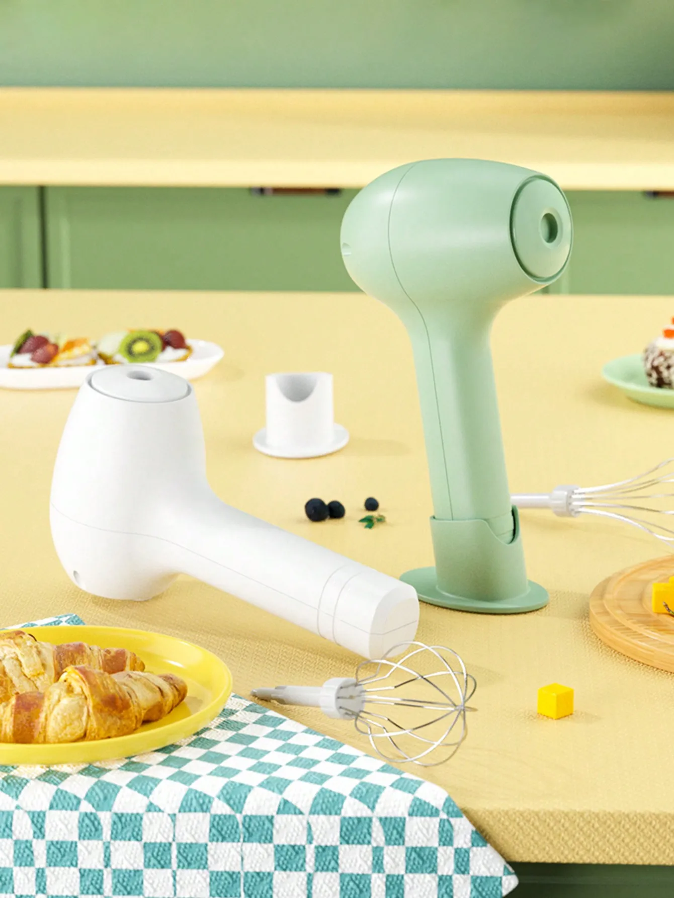 1 подставка-миксер, перезаряжаемый с 2 венчиками, подставка для аккумулятора емкостью 800 мАч, USB-кабель для зарядки, подходит для взбивания яиц, молочных коктейлей, C