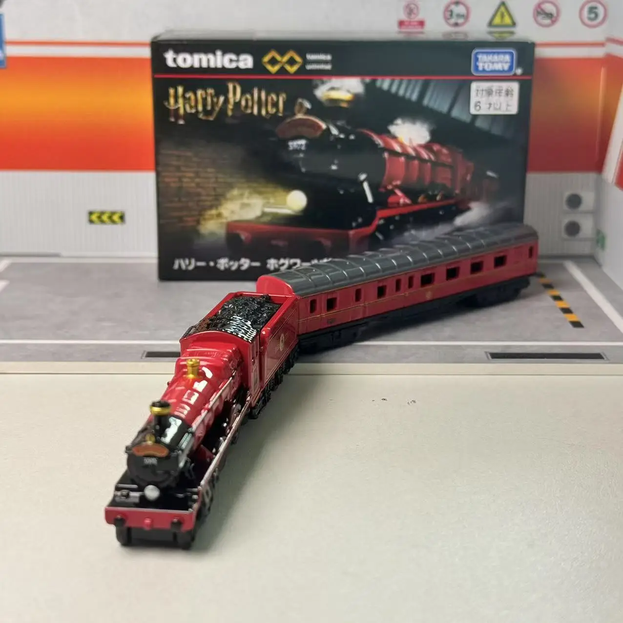 

Takara Tomy Tomica Premium Unlimited 06 Гарри Поттер Хогвартс Экспресс-автомобиль из сплава, литой под давлением металлический режим, коллекция игрушек-дисплеев
