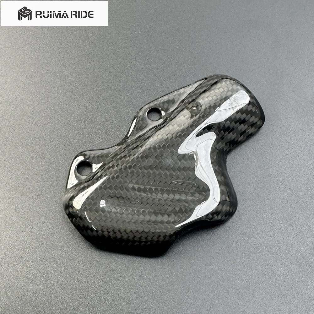 

100% carbon fiber Rear brake pump protective cover heel guard For Ducati Panigale V4 V4S V4R / Streetfighter V2 V4 V4S 2018-2024