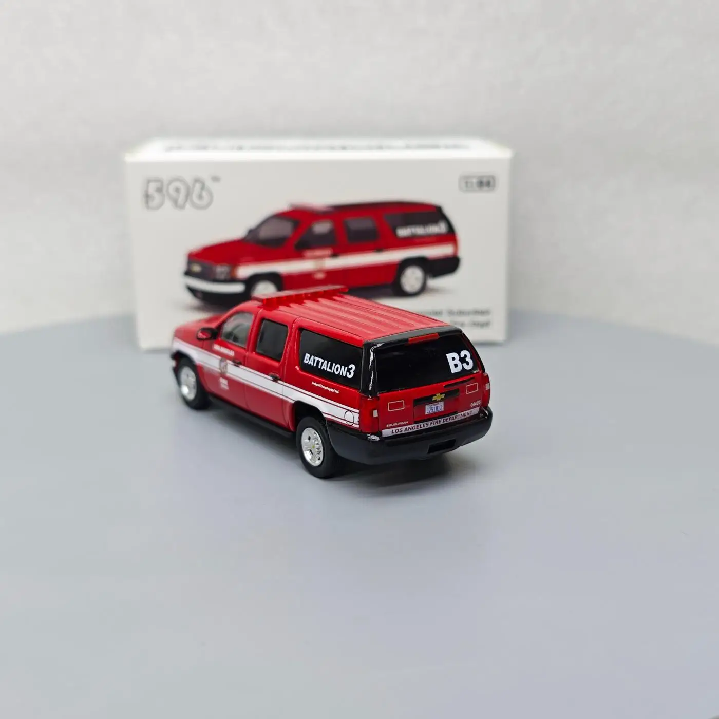 596 1:64 Suburban - Los Angeles Fire Department Alta simulazione Diecast Car Modello in lega di metallo Auto giocattoli per bambini regali di raccolta