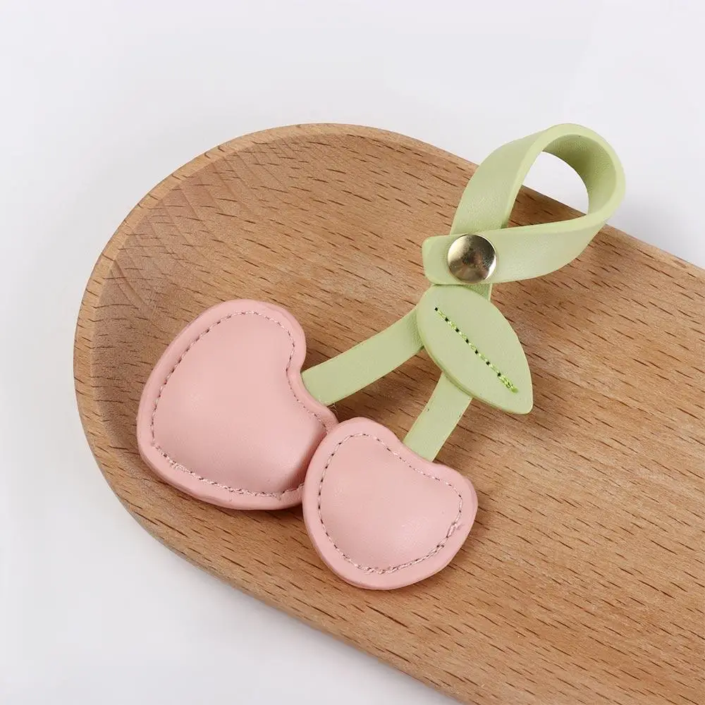 かわいいピーチハートチェリーキーチェーン装飾キーホルダー愛チェリーペンダントバッグ装飾キーリングバッグペンダント女性/男性