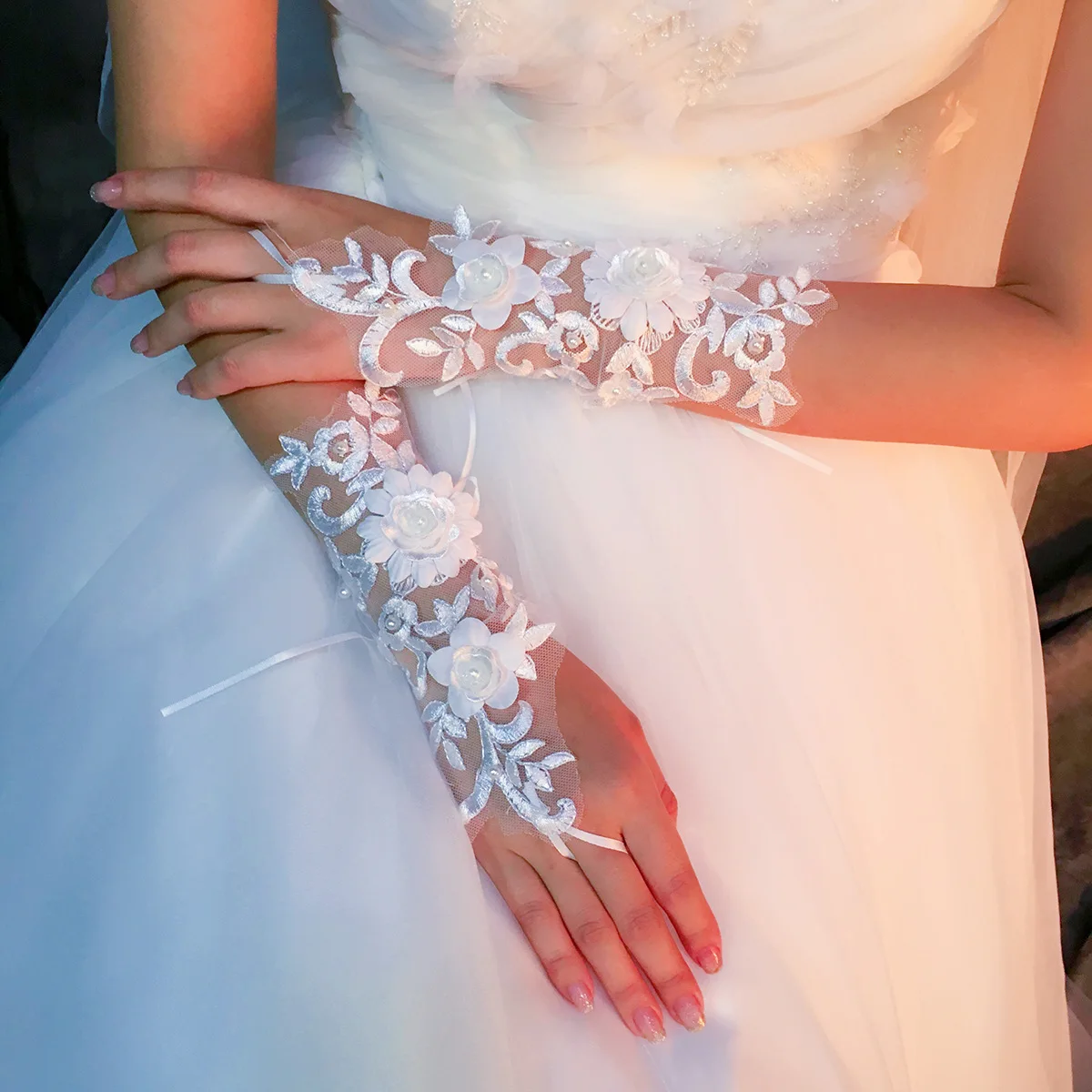 Guantes de encaje para novia, manoplas cortas sin dedos, flor blanca, boda