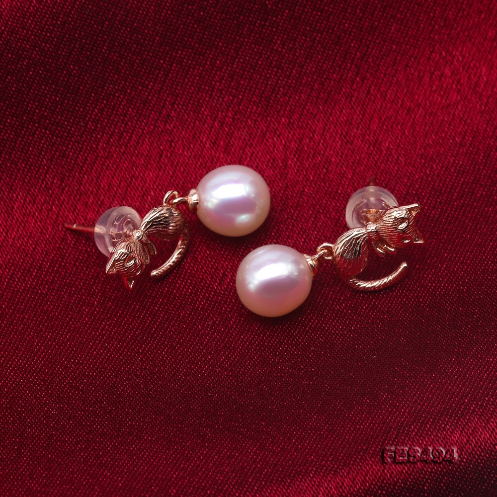 Unique Pearls Jewellery Chic Cat 7.5mm White Freshwater Pearl Earrings in 925 Silver