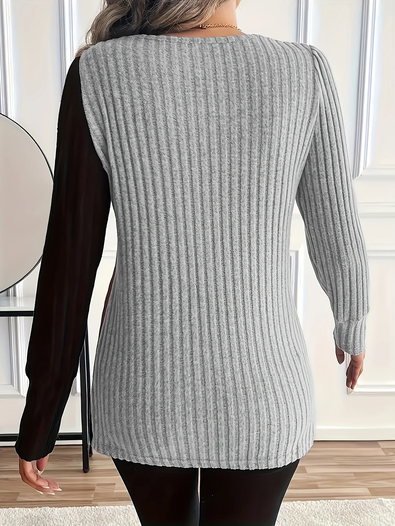 Stilvoller Plus-Size-Damenpullover mit quadratischem Ausschnitt und Farbblock-Design für modernen Chic – Detail 2
