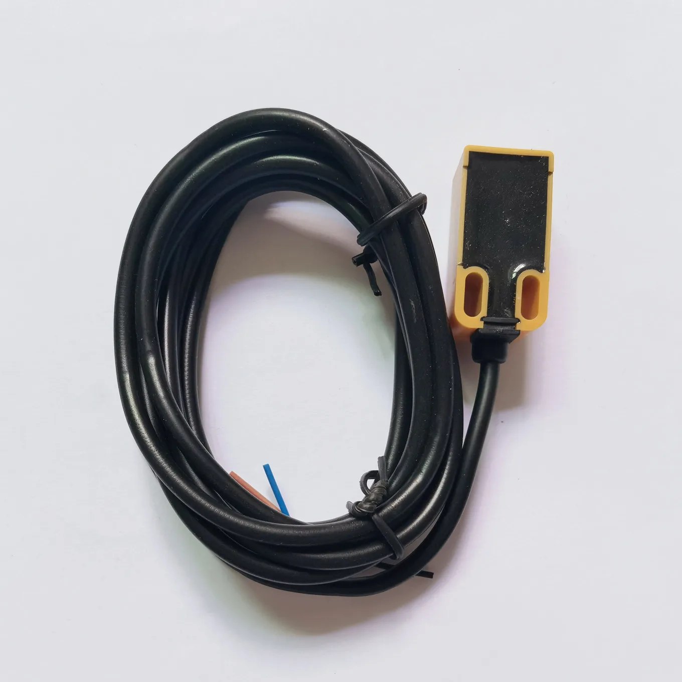 Original new 100% TP-SM5P1 TP-SM5P2 TP-SM5N1 proximity switch inductive switch