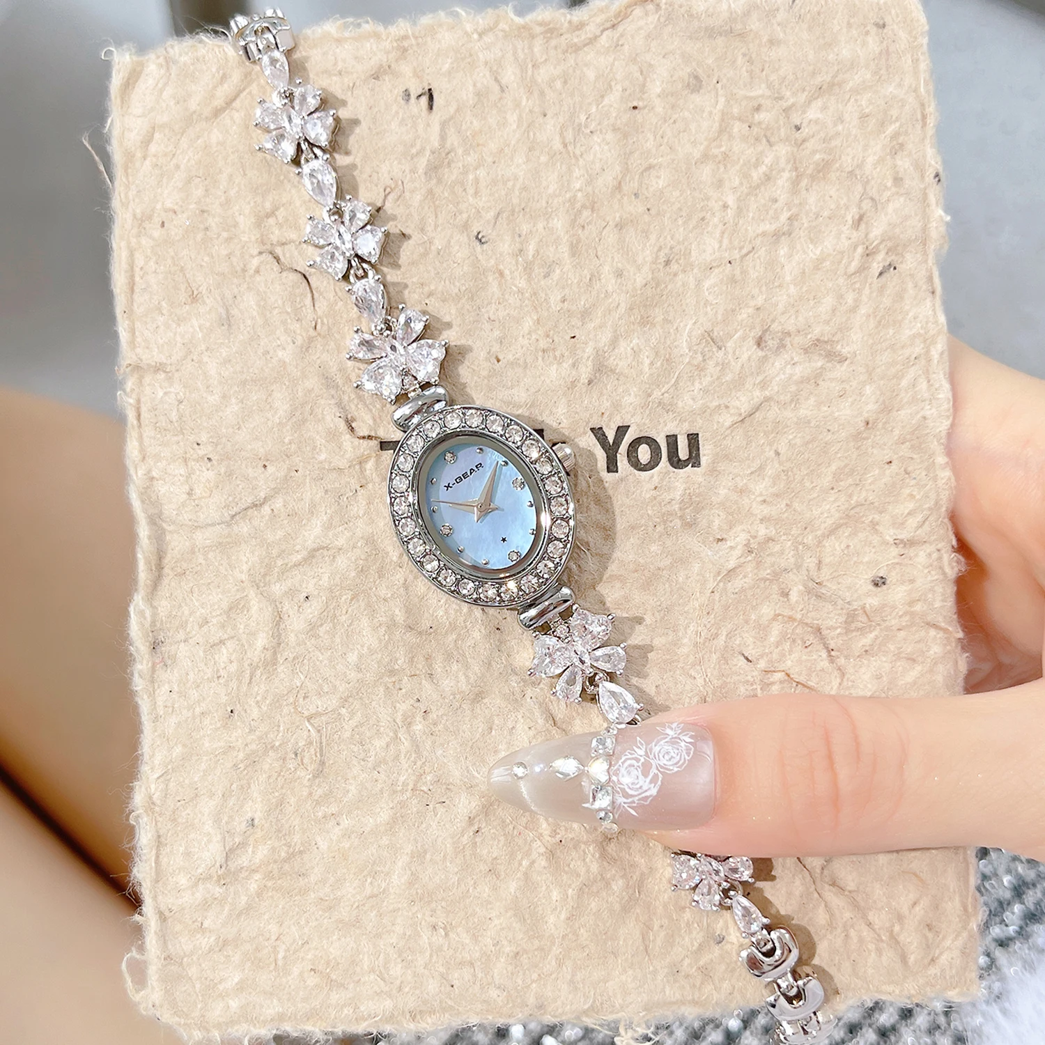 Orologio al quarzo da donna 2025 – Bracciale delicato alla moda con cinturino a farfalla, quadrante in madreperla con lussuosi strass