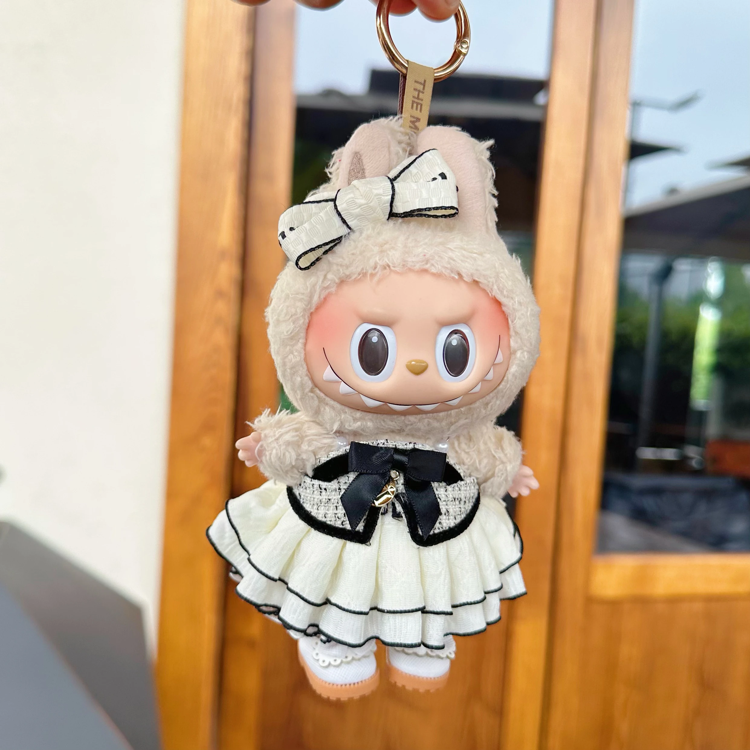 Erste, zweite und dritte Generation Blindbox-Anhänger, Canvas-Kleidung, Labubu-Vinylpuppen, beige Abendkleider, Kleider usw