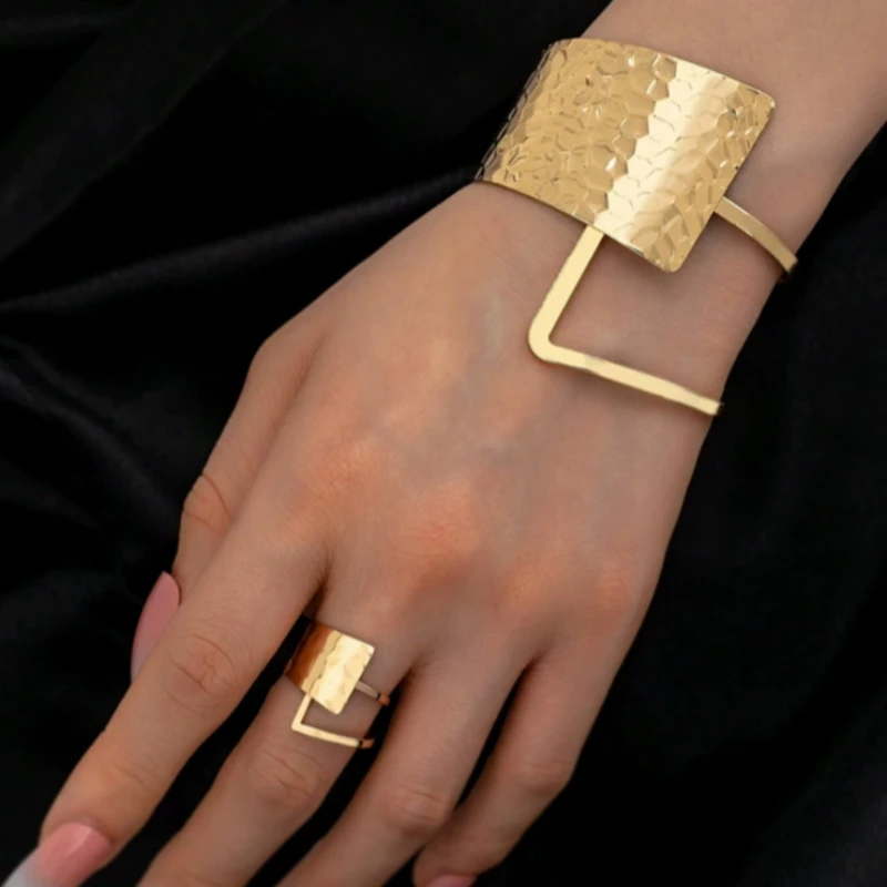 2 Pieces/set of Fashionable Pleated Wide Face Hollow Opening Bracelet Rings, Women's Personalized Trendy Accessories Jewelry