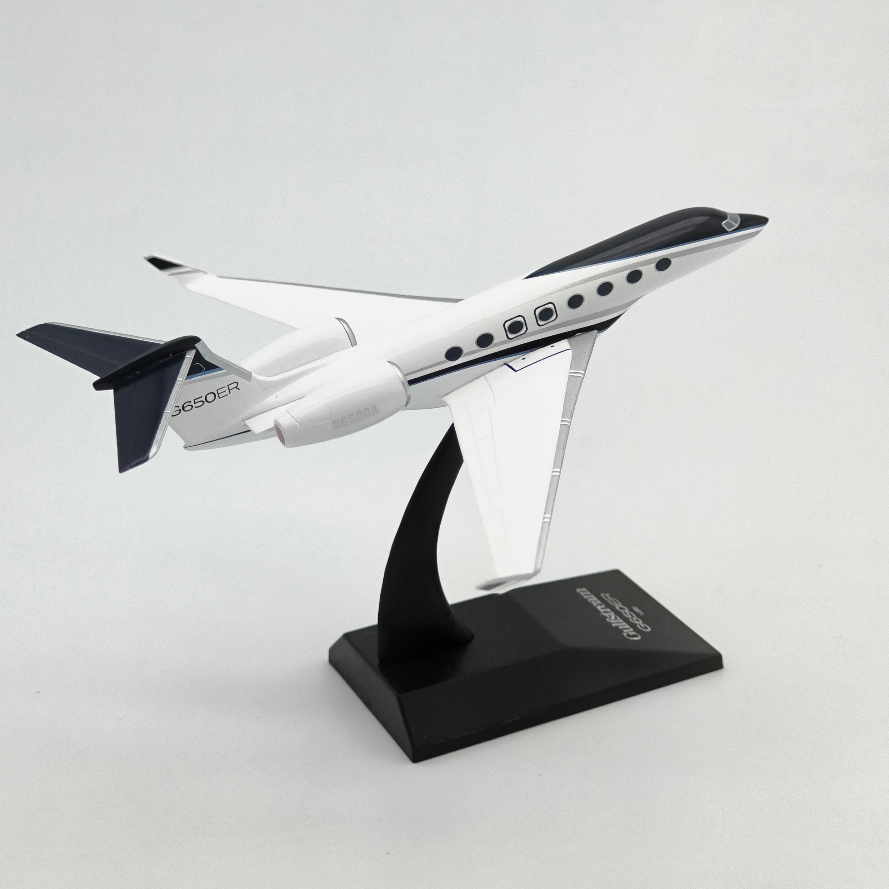 1/250 Scale Gulfstream G650ER Private Business Jet Airplane Models With Stand Simulation Aircraft Model For Aviation Souvenir