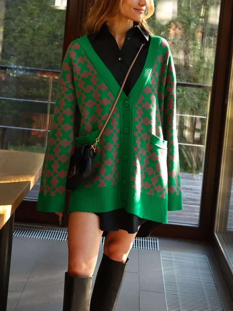 

Женский корейский модный вязаный кардиган оверсайз, жаккардовый контрастный свободный кардиган средней длины, пальто на осень/зиму 2023 г.