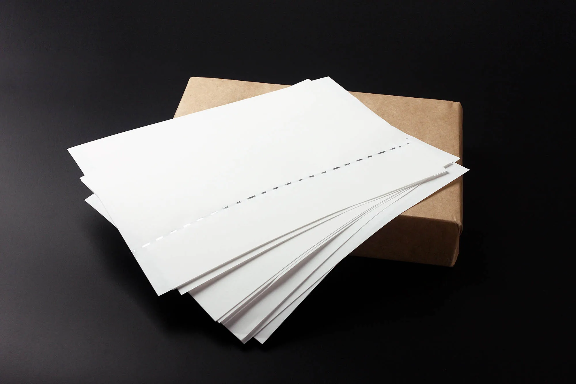 105gsm, 100% wooden pulp paper A4 size 210*297mm,white color half-embedded silver strip with flower watermark 10 sheets LYYT013