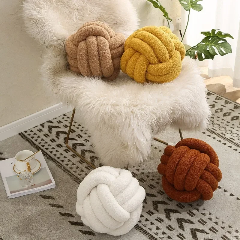 Hand-knotted Ball Throw Pillow Lamb Fleece Roll Pillow Sofa Throw Pillow Living Room Round Ball Cushion Headboard Back