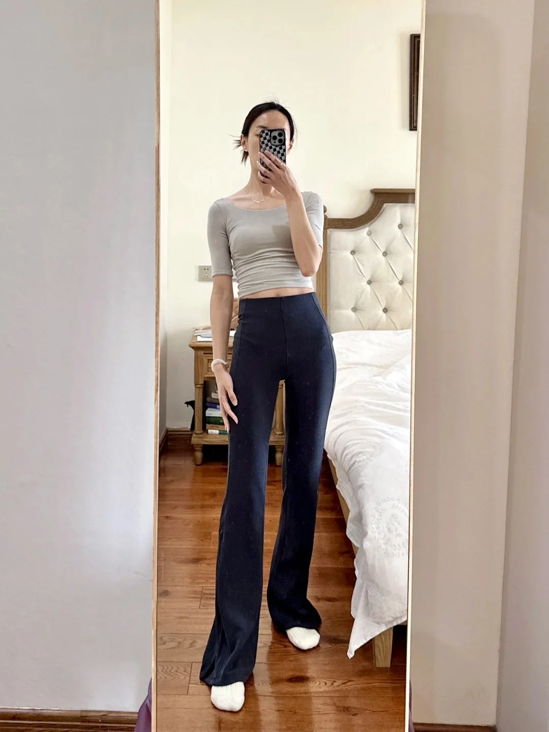 กางเกงโยคะเอวสูงลำลอง แห้งเร็ว ทรงกระดิ่ง ใส่ได้ทั้งกลางแจ้งและในฤดูใบไม้ร่วง ฤดูหนาว กระชับสัดส่วน กางเกงขายาวทรงสปอร์ตสำหรับผู้หญิง