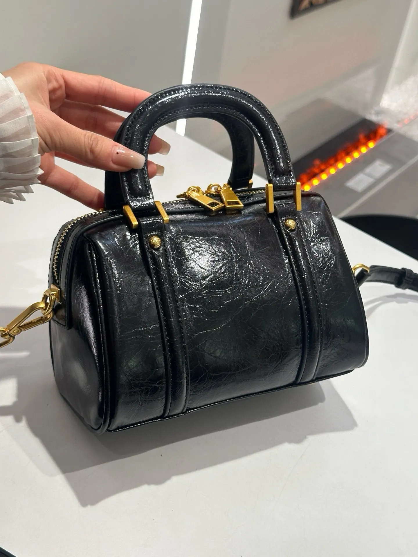 

High Quality Women's Boston handbag luxury design soft cowhide single-shoulder bag oil-wax leather small crossbody bag for women