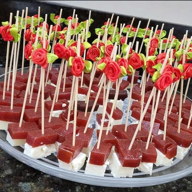 100 Stück Rosen-Bambusstäbchen mit Blättern, rot, blau, weiß, Obstgabeln, Cocktail-Rührstäbchen, Geburtstags-, Hochzeits- und Partydekoration – Detail 12