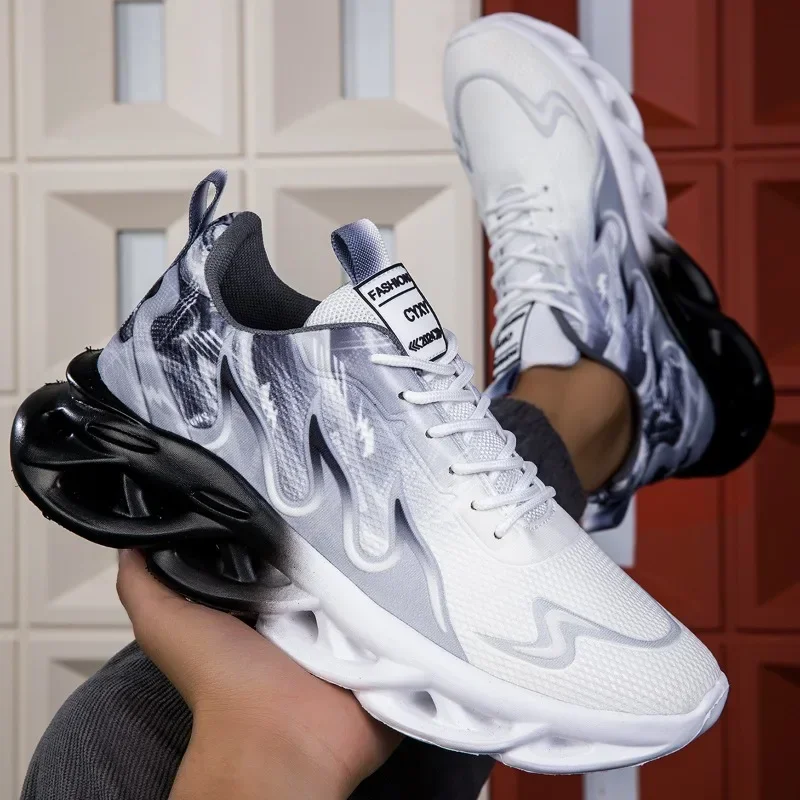 أحذية رياضية كاجوال للرجال قابلة للتنفس خفيفة الوزن مطبوعة باللهب أحذية رياضية صيفية للتنس والجري والمشي لمسافات طويلة للرجال