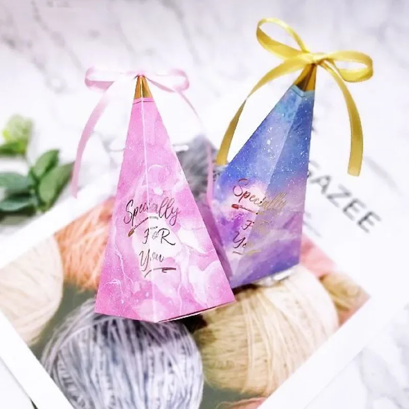 

Europe Triangular Pyramid Style Candy Box Wedding Favors Party Supplies Paper Gift Boxes with Ribbons