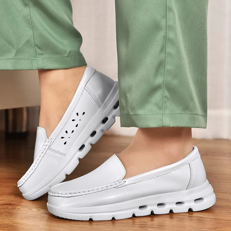 

Новинка 2024, туфли для медсестер, Женские Повседневные Дышащие туфли на мягкой подошве, Нескользящие маленькие медицинские белые туфли для женщин