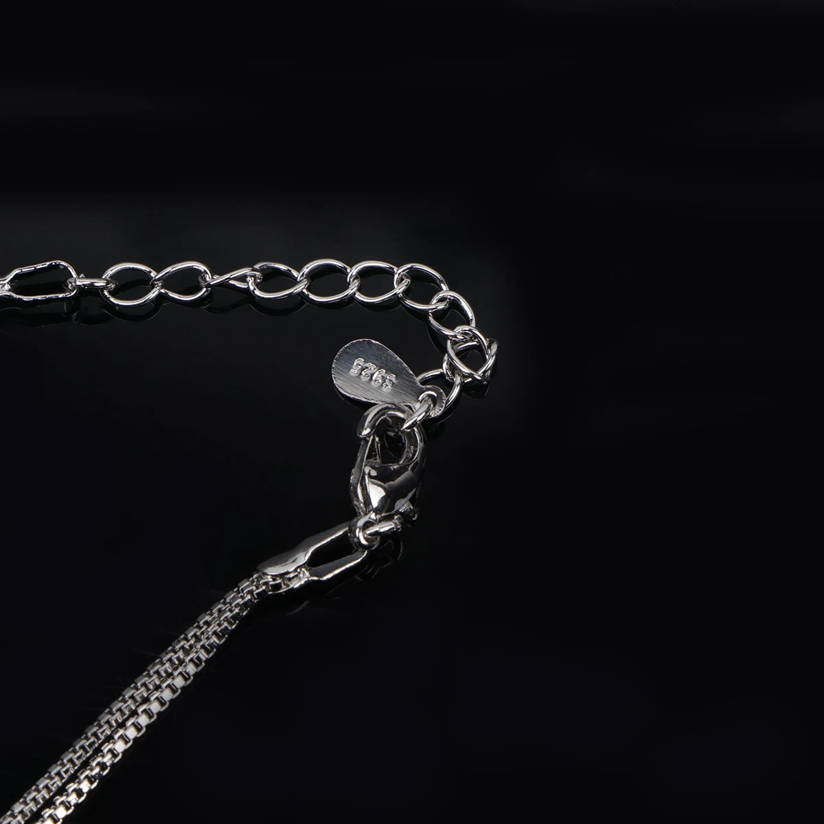 

Stylish Women Bracelet Fashion Jewelry for Ladies Valentine Day Party Gift Lightweight Durable Premium Material Travel Daily Use