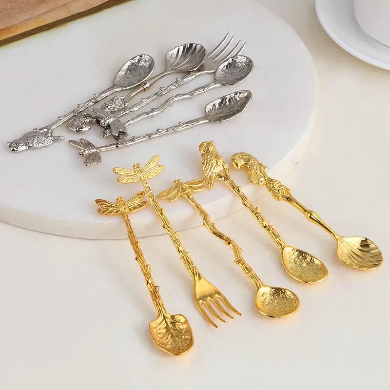 1Pcs Retro Hotel Family Dessert Coffee Spoon Ice Cream Tools Creative Royal Style Flatware Metal Spoon Kitchen Accessories
