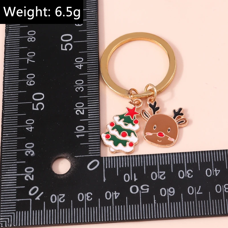 Modischer Weihnachts-Schlüsselanhänger aus Emaille mit Weihnachtsbaum-, Schneemann-, Weihnachtsmann- und Hirsch-Anhängern für Damen, Herren und Autoschlüssel. – Detail 36