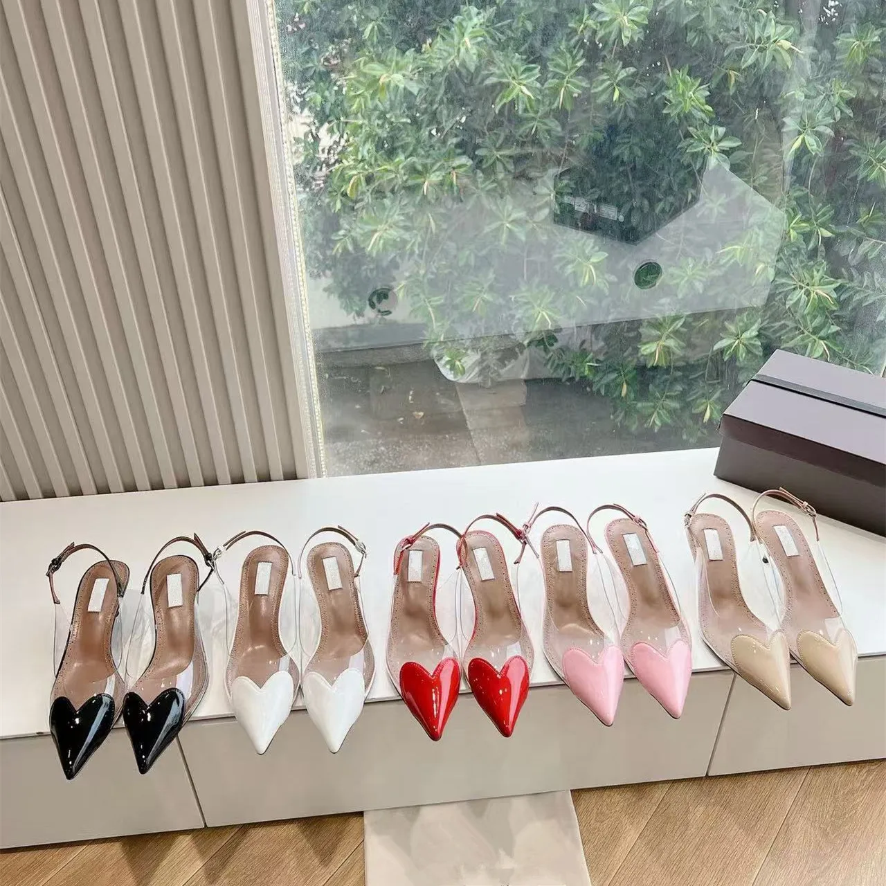 

Retro Baotou genuine leather sandals for women, mid heels, leather slim heels, high heels, pointed summer trend