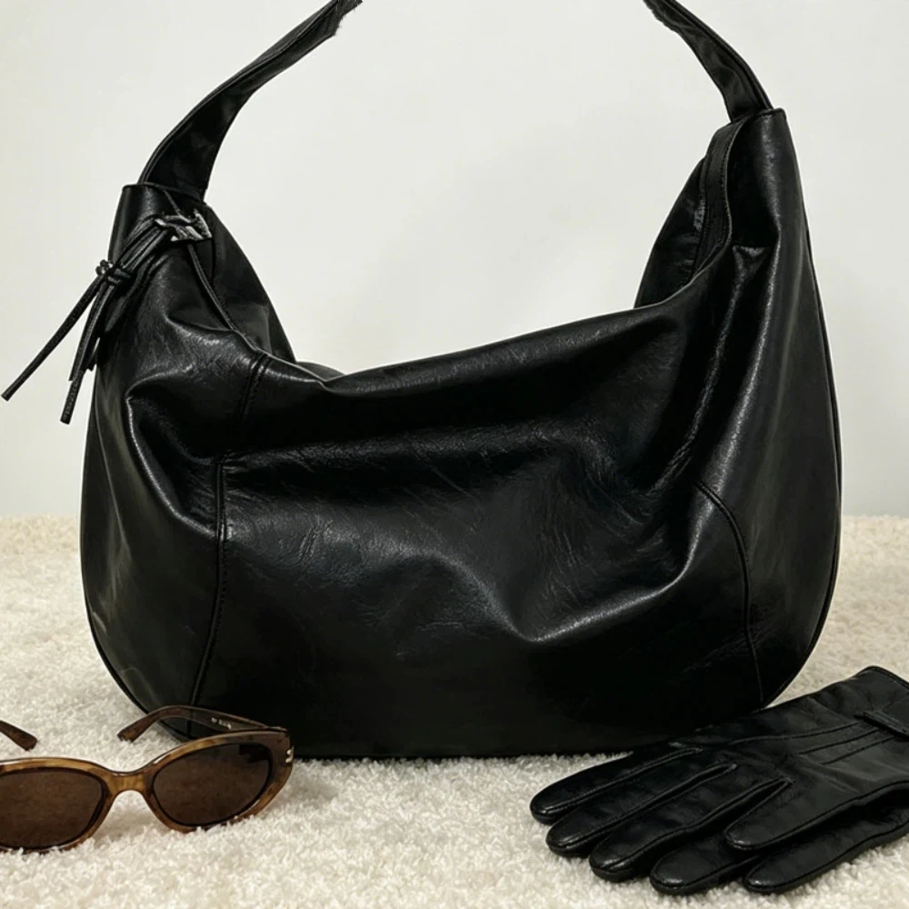 

Large Capacity Japanese Style Crossbody Bag Soft Leather Dumpling Shaped Bag Waterproof Zipper Closure Travel Shoulder Bag