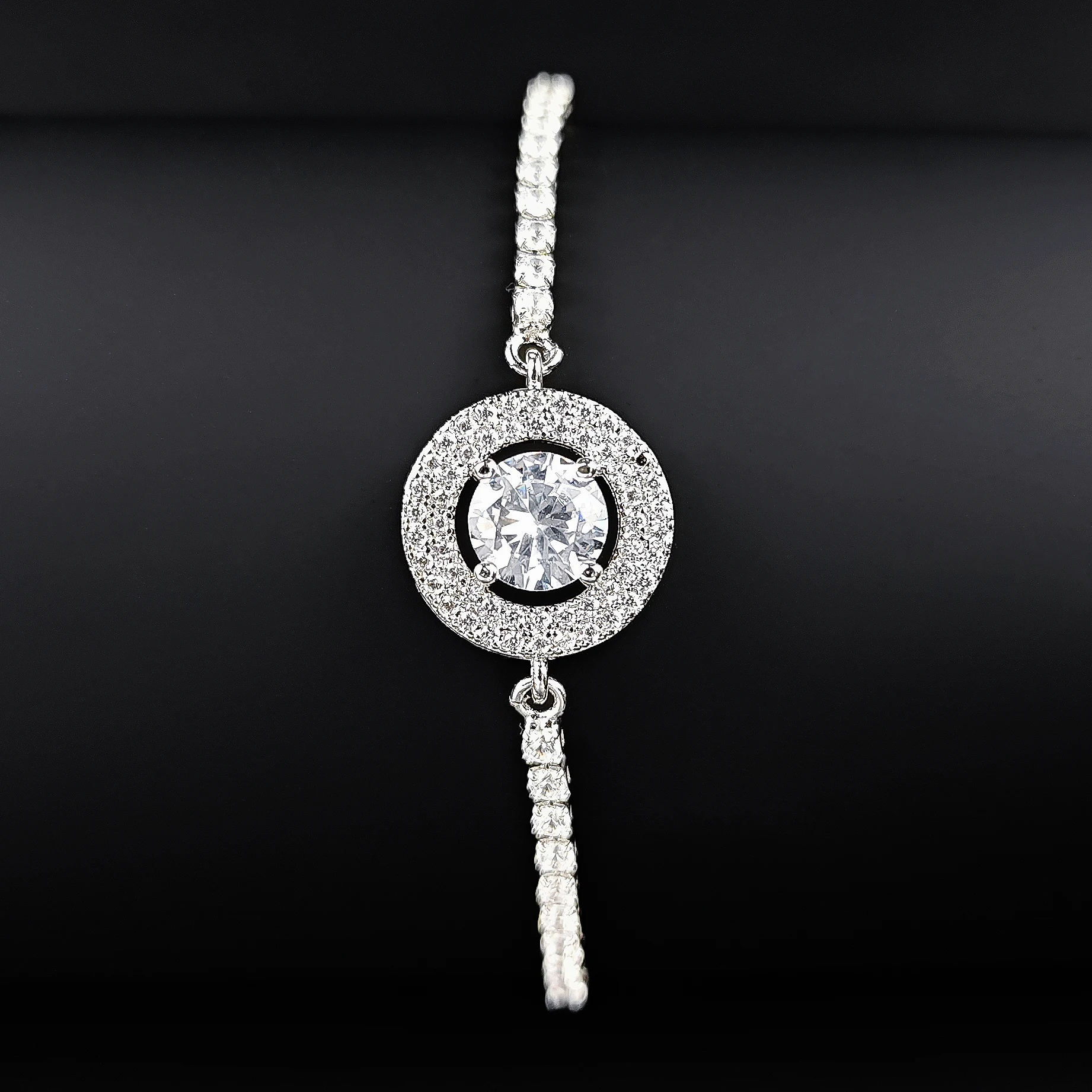 2024 جديد فاخر فضي اللون على اليد سوار الإسورة للنساء قابل للتعديل هدية للذكرى السنوية مجوهرات السائبة بيع Z59