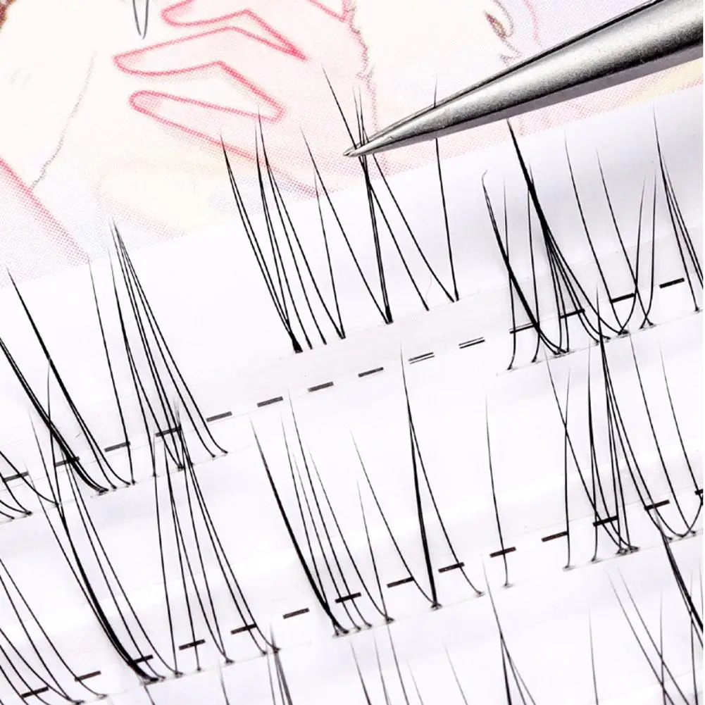 ขนตาปลอมแบบกลุ่มสไตล์การ์ตูน ฟ็อกซ์อาย  น้ำหนักเบา ความยาวผสม สำหรับลุคธรรมชาติ  ทรงเฉียง  เครื่องมือแต่งหน้า