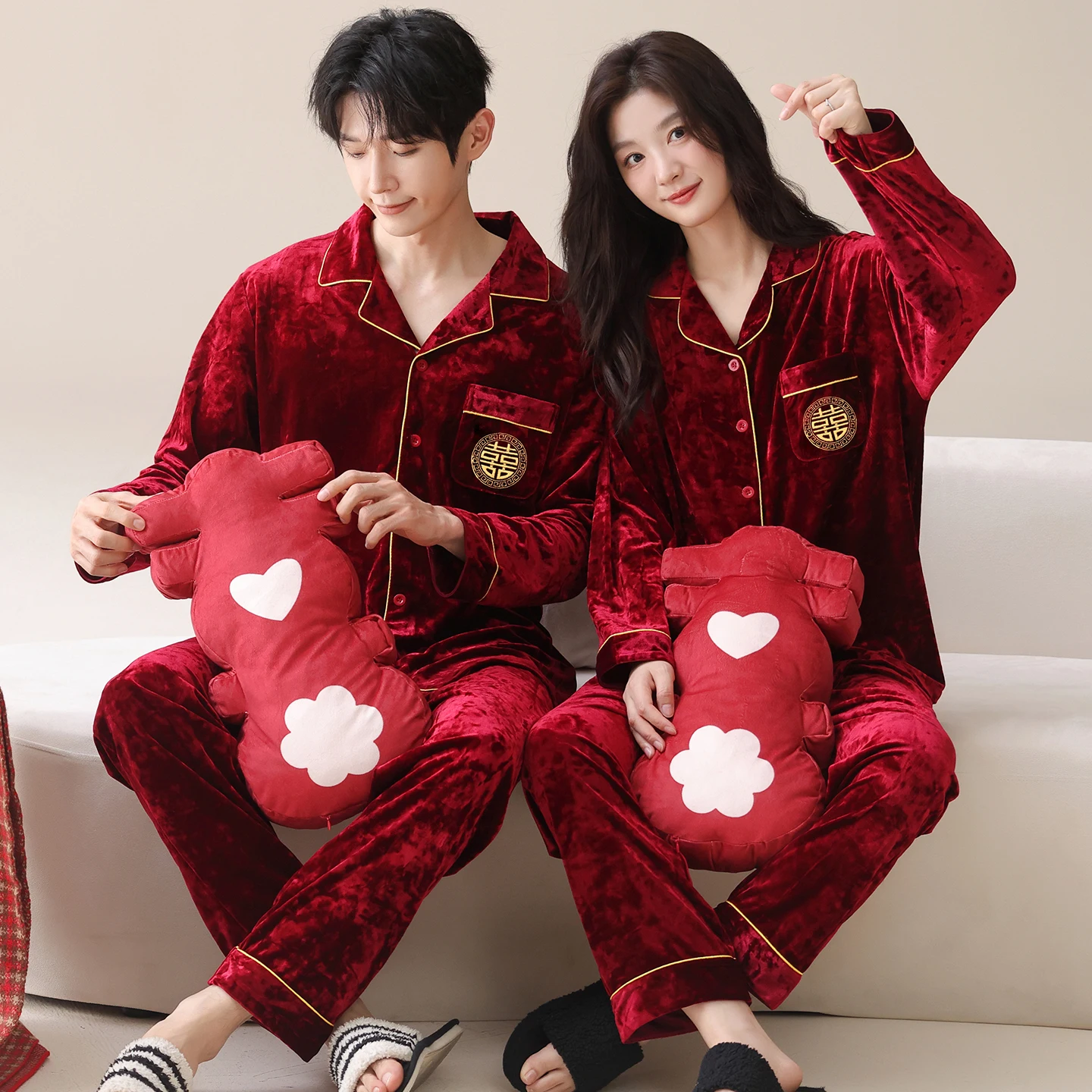 طقم بيجامات مخملية لجزيرة الزفاف الحمراء الاحتفالية لعشاق الأزواج بلون سادة ملابس نوم سميكة من الفلانيل بيجاما هومبر بيجاما موجر