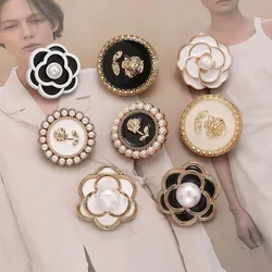 6PCS/Lot High-grade Pearl Small Fragrant Cashmere Coat Buckle Retro Metal Flower Decoration Button