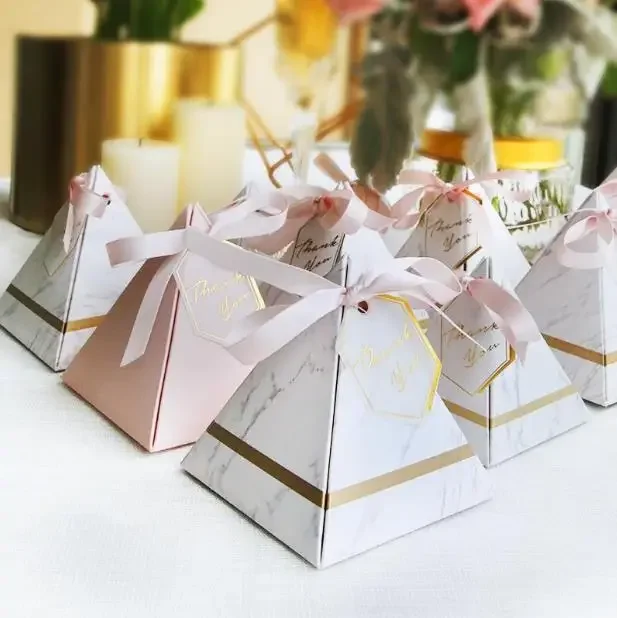 100pcs New Creative Triangular Pyramid Marble style Candy Box Wedding Favors Party Supplies thanks Gift Chocolate Box