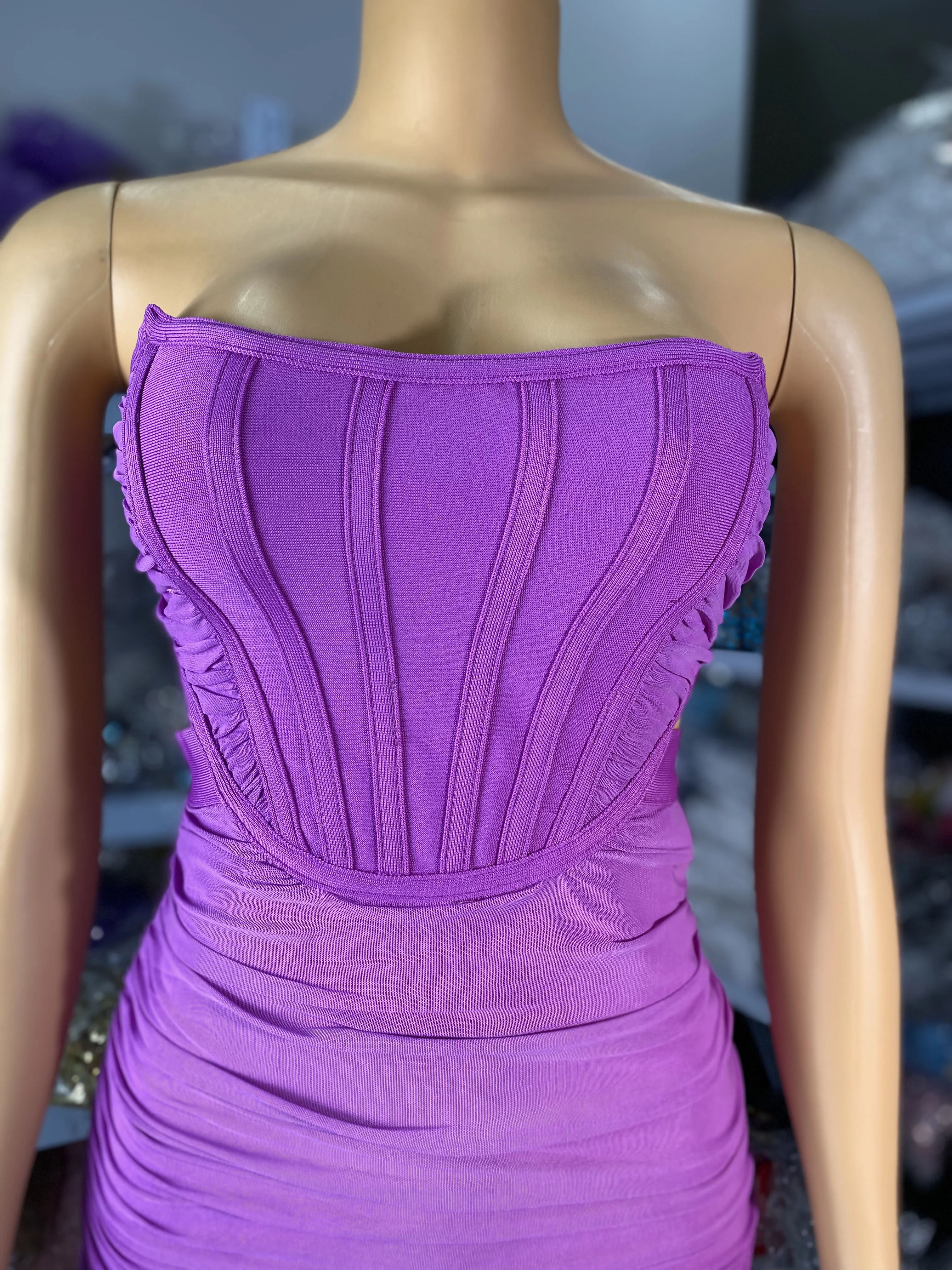 2025 nuevo vestido Bandage de malla púrpura para mujer sin tirantes recortado dobladillo con volantes ceñido al cuerpo Mini vestidos de fiesta de noche para celebridades