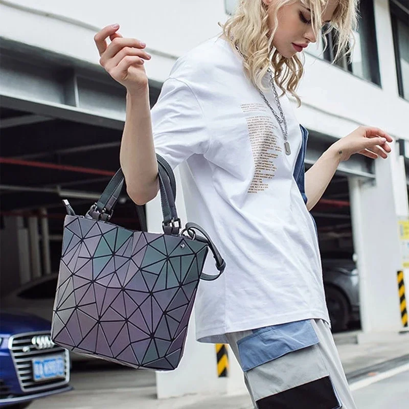 Luminous  bag Women Geometry Tote Quilted Shoulder Bags Hologram Laser Plain Folding Handbags reflective geometric bag bolsa