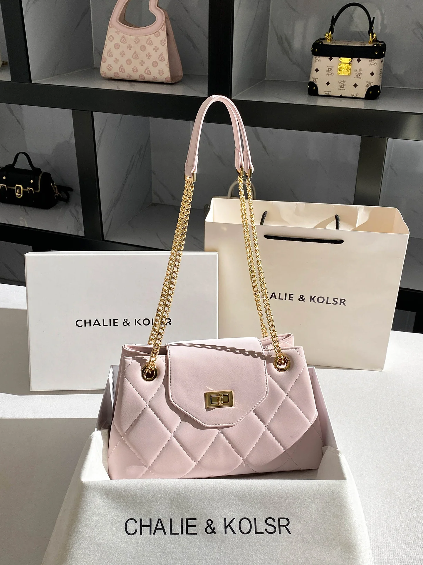 sac-fourre-tout-mat-en-cuir-souple-avec-motif-losanges-et-chaine-style-decontracte-nouvelle-collection-printemps-ete-pour-femme