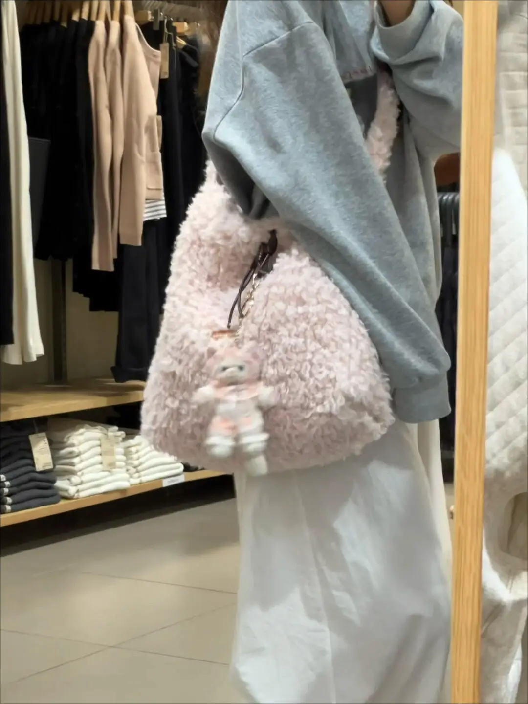 

Korean Sle Soft Lamb Wool Pink Crossbody Bag Women's Winter New Plu Tote Bag Casual Simple Sle Soft Handle Buet ape