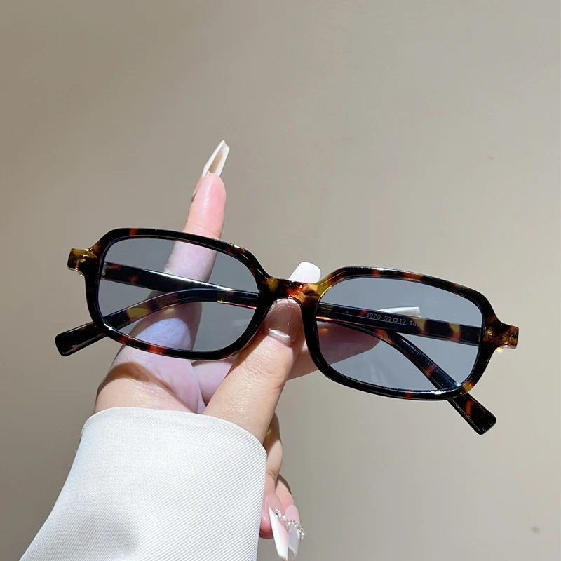 KAMMPT Einfache Rechteckige Sonnenbrille für Herren 2026 Neue Einfarbige Outdoor-Brille für Damen Trendiges Markendesign Lässige Deko-Sonnenbrille