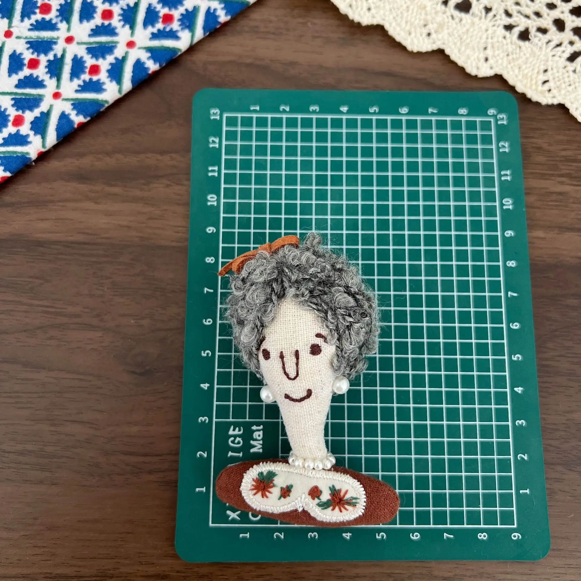 Brooch Pin DIY Craft Gray Curly Hair Pearl Girl Bag Pendant Scarf Shoes Socks Semi Finished Fabric Small Lightweight