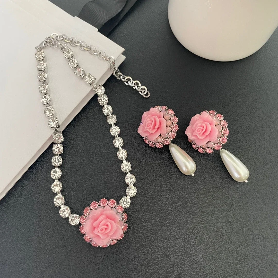 

Europe America Pink Rose Crystal Diamond Necklace Women Designer Brand Luxury Jewelry Party Runway Trend