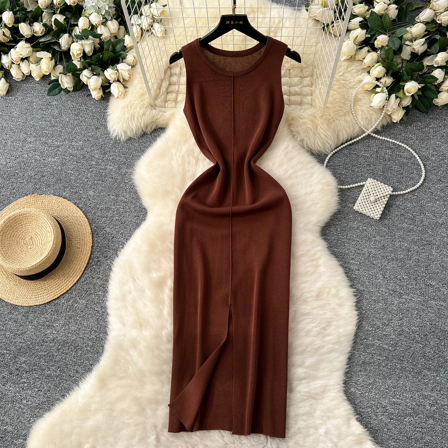 2025 Neues sexy schickes süßes O-Ausschnitt ärmelloses geteiltes Strickkleid Vintage elegante Mode Party schlanke Sommer-Maxi-lange Kleider