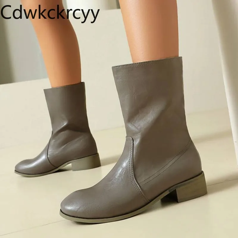 秋と冬の新スタイルのファッションハイヒールの女性のブーツ無地ラウンドヘッド簡潔なスクエアヒールの女性のブーツ高-3-センチメートル