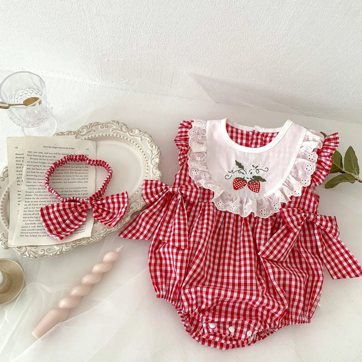 Baby Girls Red Plaid Morango Bordado Romper + Fita De Cabeça Conjunto Para Fato De Menino De Verão Recém-Nascido